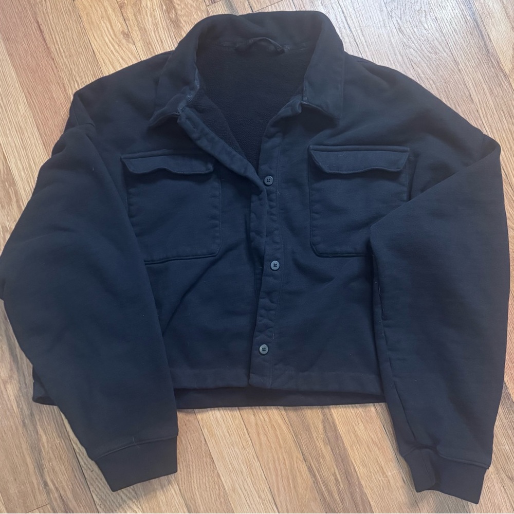 Alo Women’s Black Cropped Workout Button-up sz L
